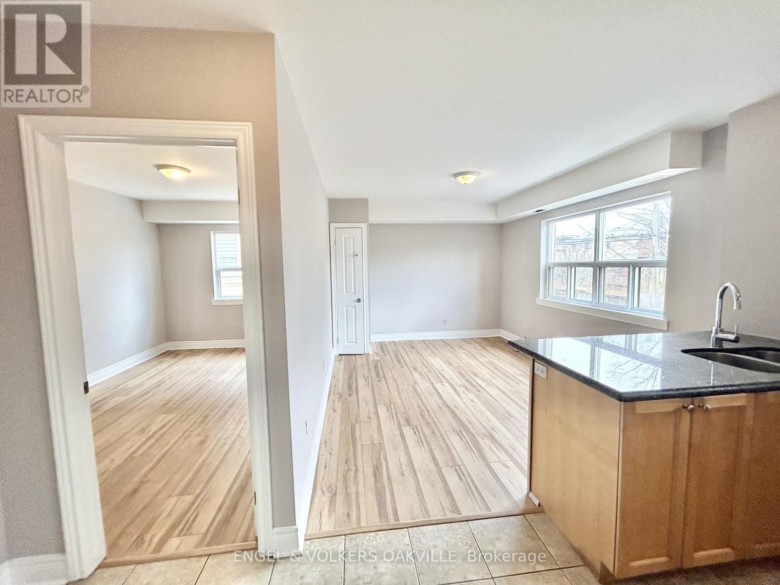 208 - 11 THIRTY THIRD STREET Image 2