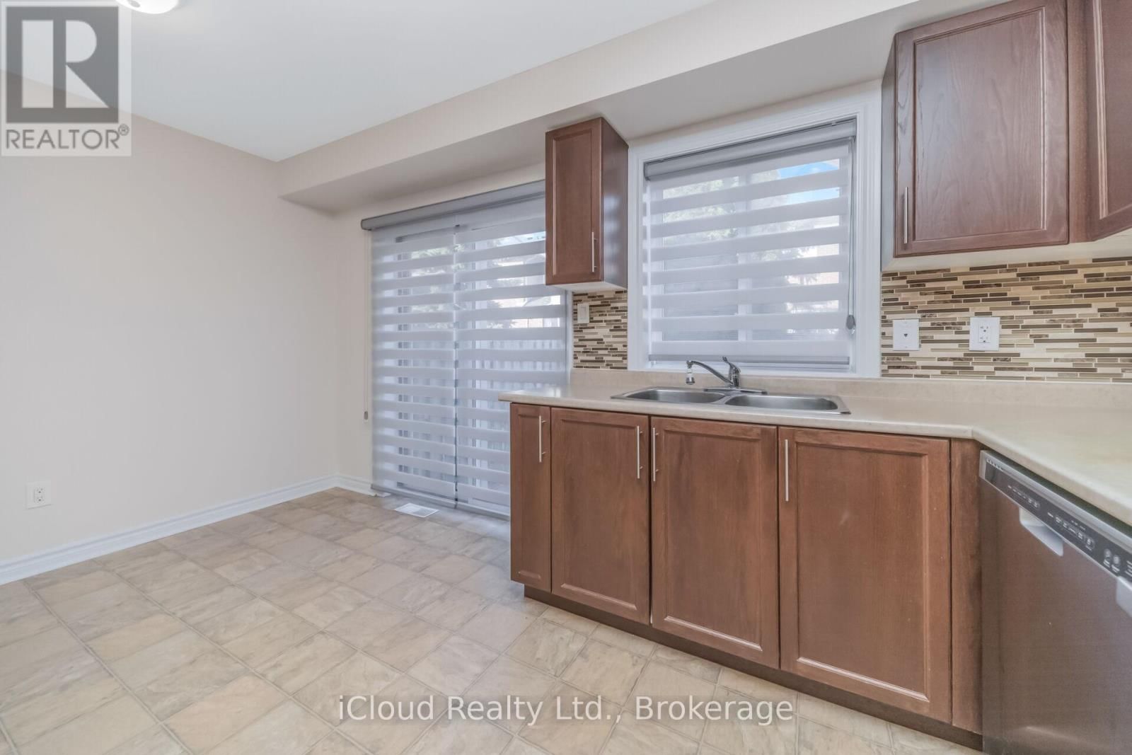 63 SPADINA ROAD Image 14