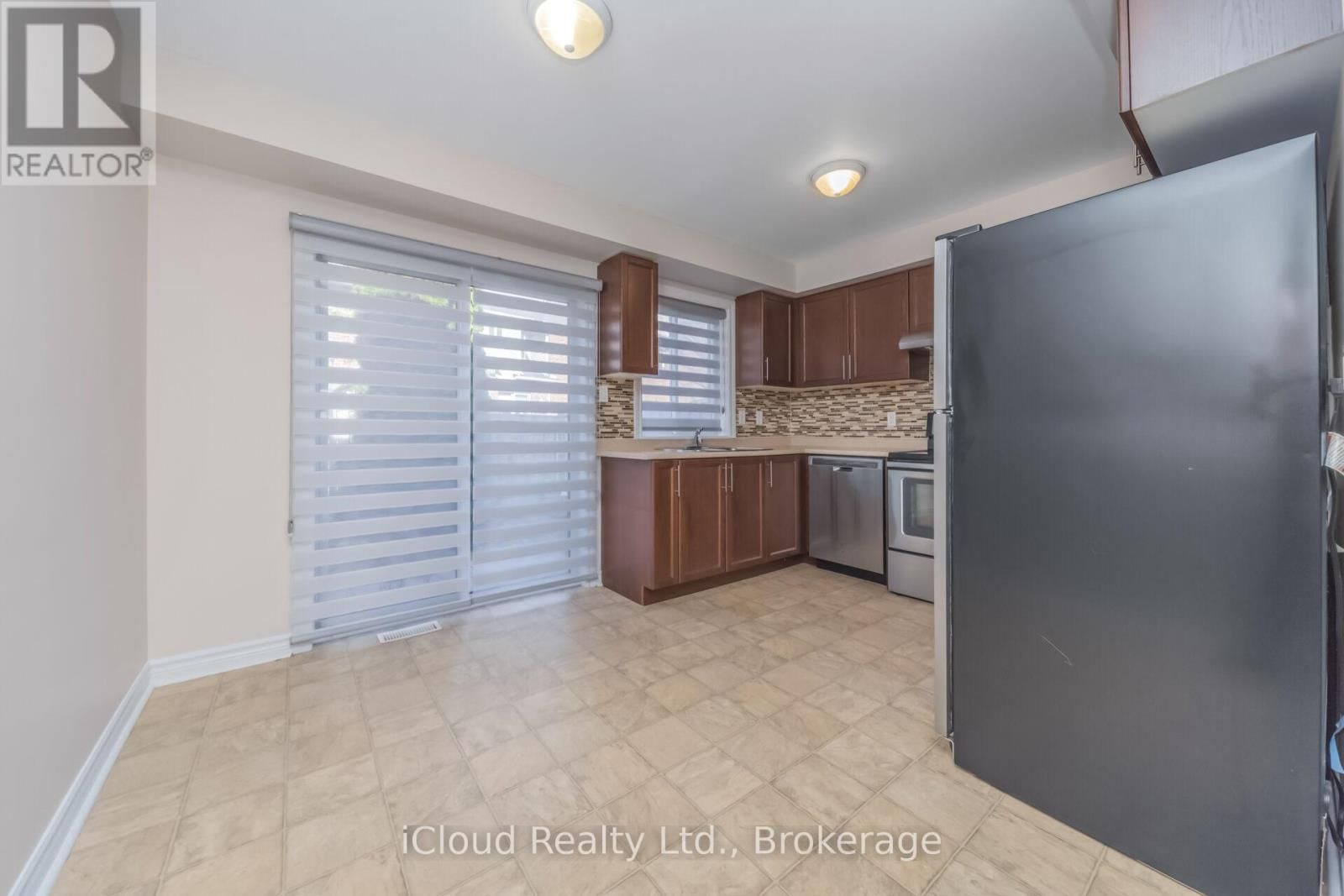 63 SPADINA ROAD Image 9