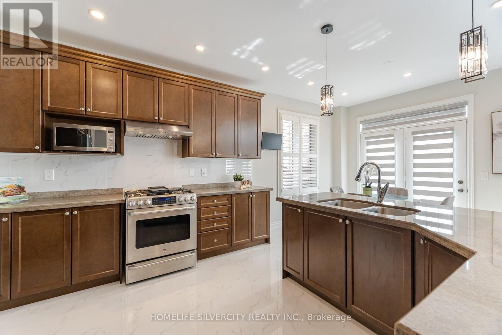 80 SCOTCHMERE CRESCENT Image 10