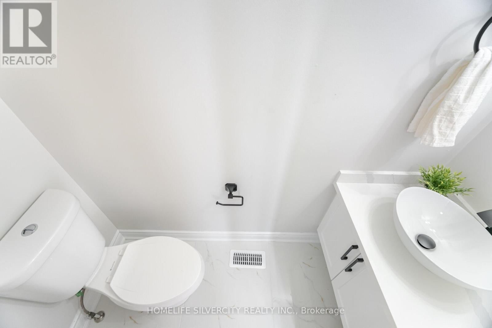 80 SCOTCHMERE CRESCENT Image 18