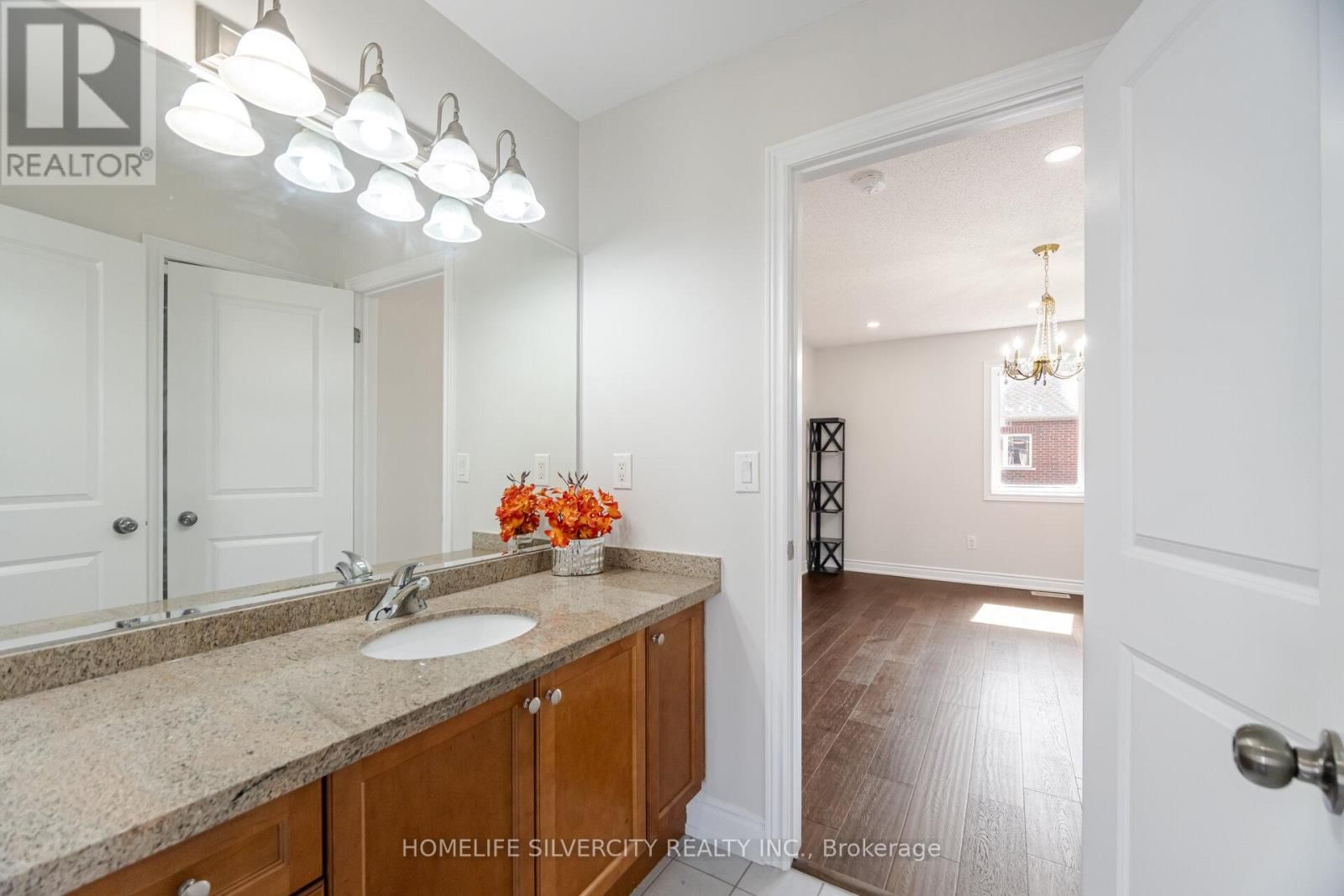 80 SCOTCHMERE CRESCENT Image 25