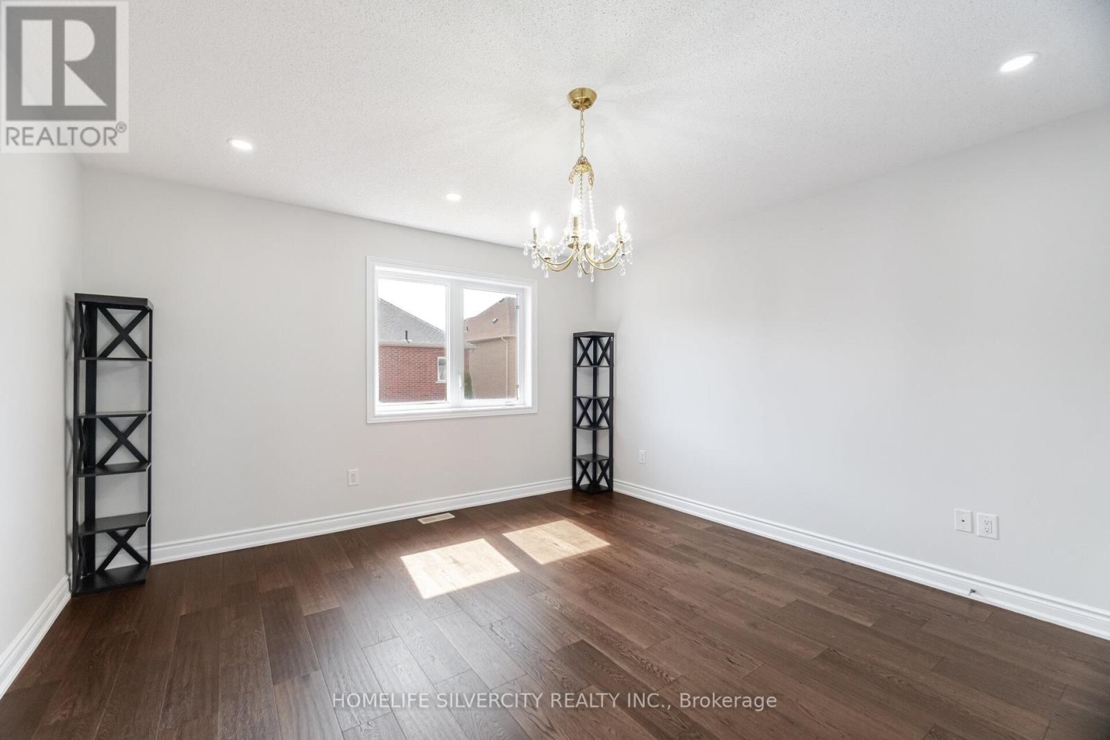 80 SCOTCHMERE CRESCENT Image 26