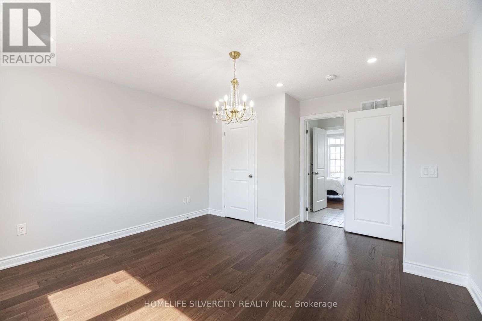 80 SCOTCHMERE CRESCENT Image 27