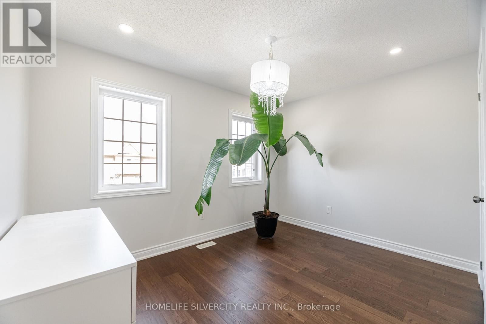 80 SCOTCHMERE CRESCENT Image 29