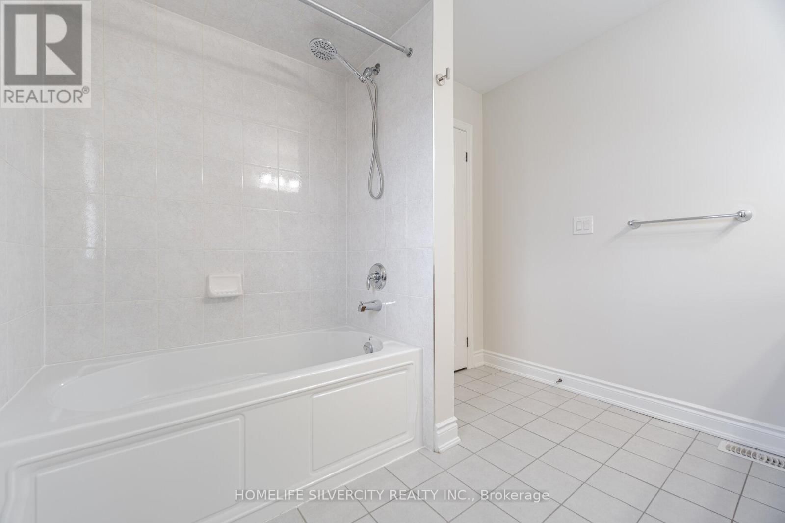 80 SCOTCHMERE CRESCENT Image 31