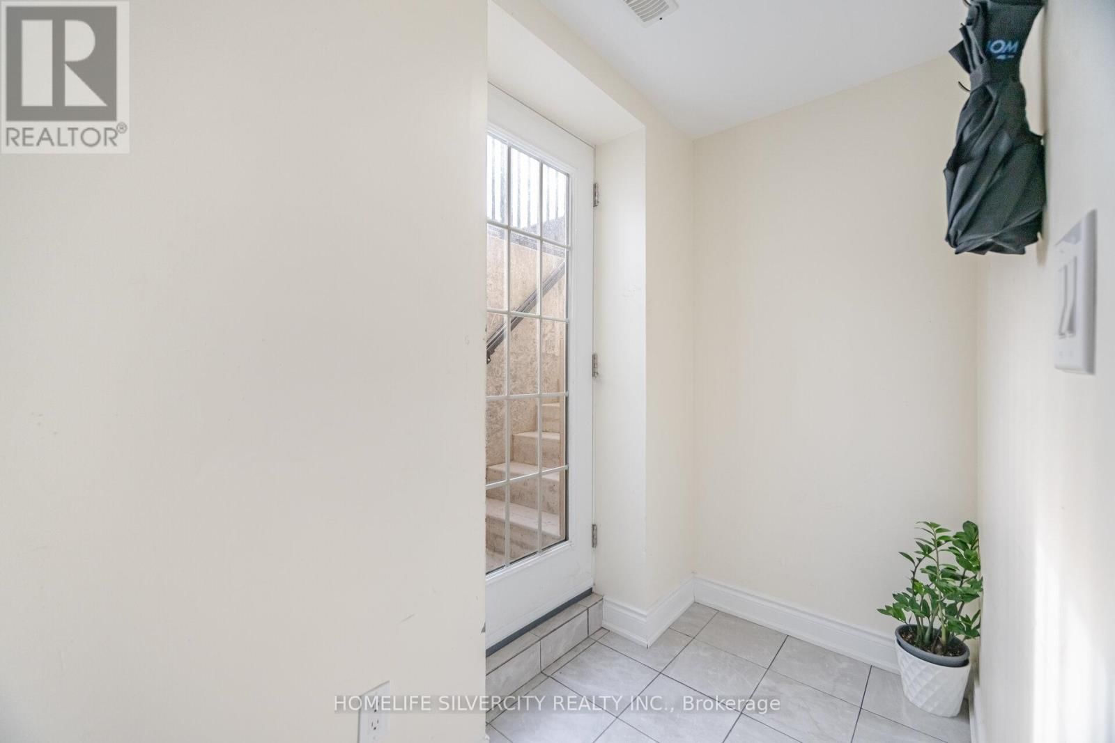 80 SCOTCHMERE CRESCENT Image 33