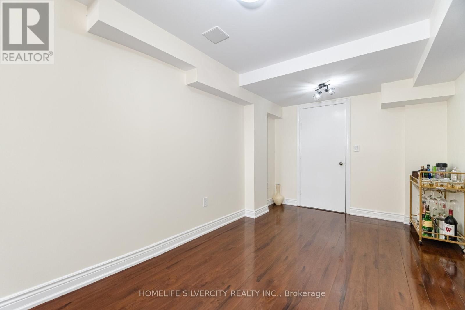 80 SCOTCHMERE CRESCENT Image 35