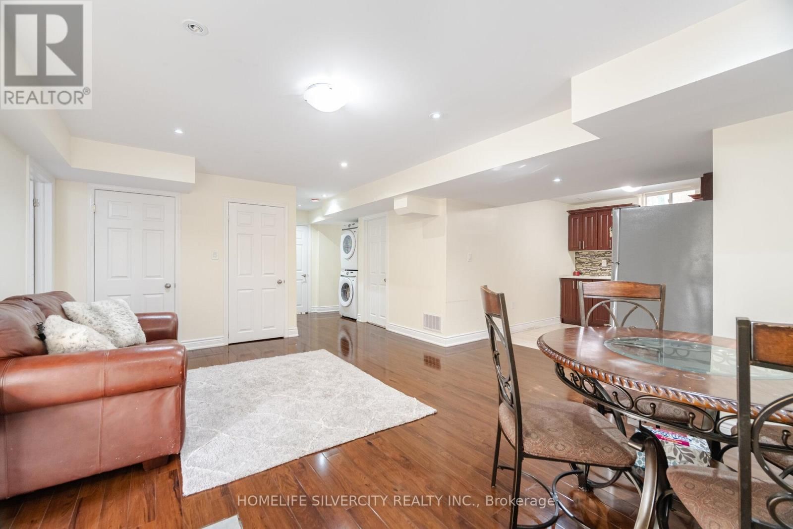 80 SCOTCHMERE CRESCENT Image 36