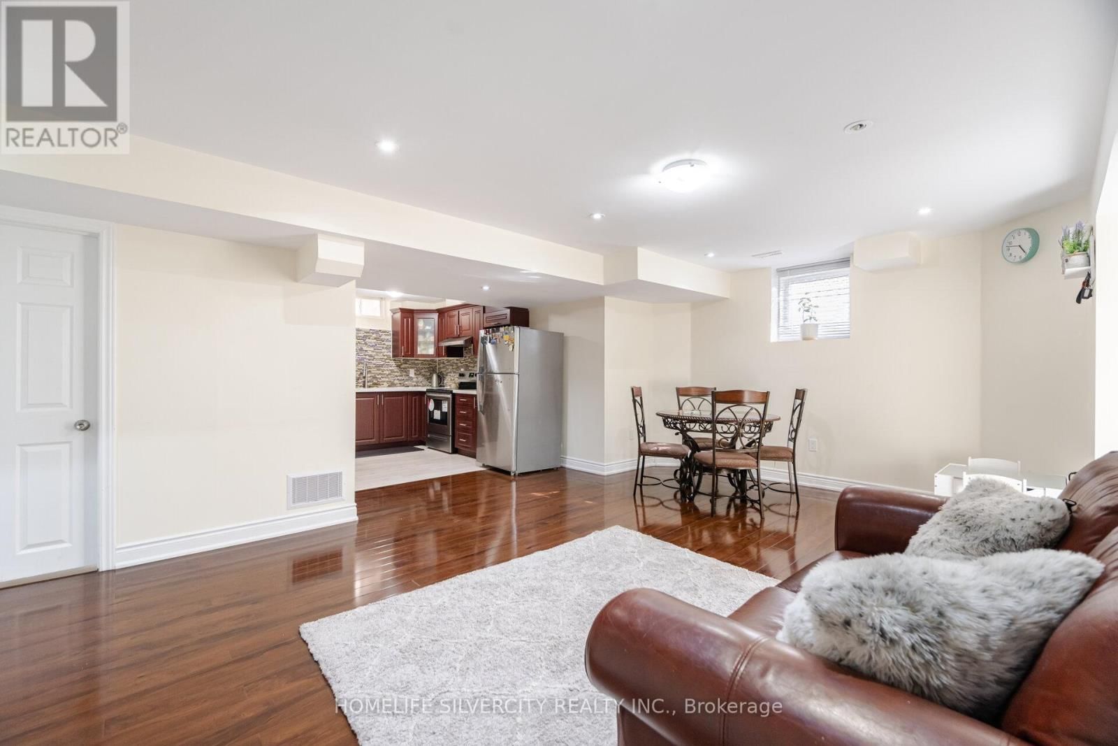 80 SCOTCHMERE CRESCENT Image 37