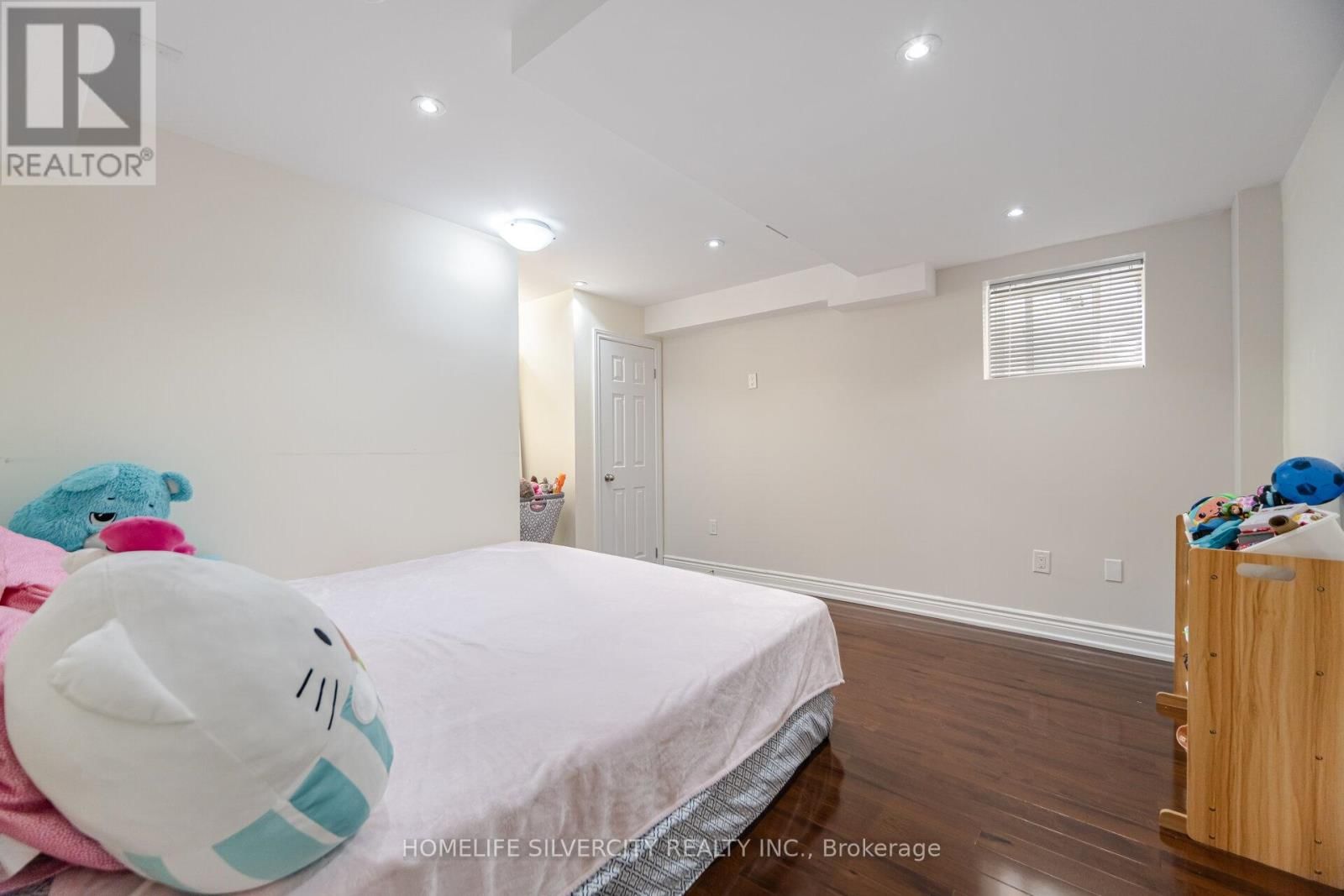 80 SCOTCHMERE CRESCENT Image 42