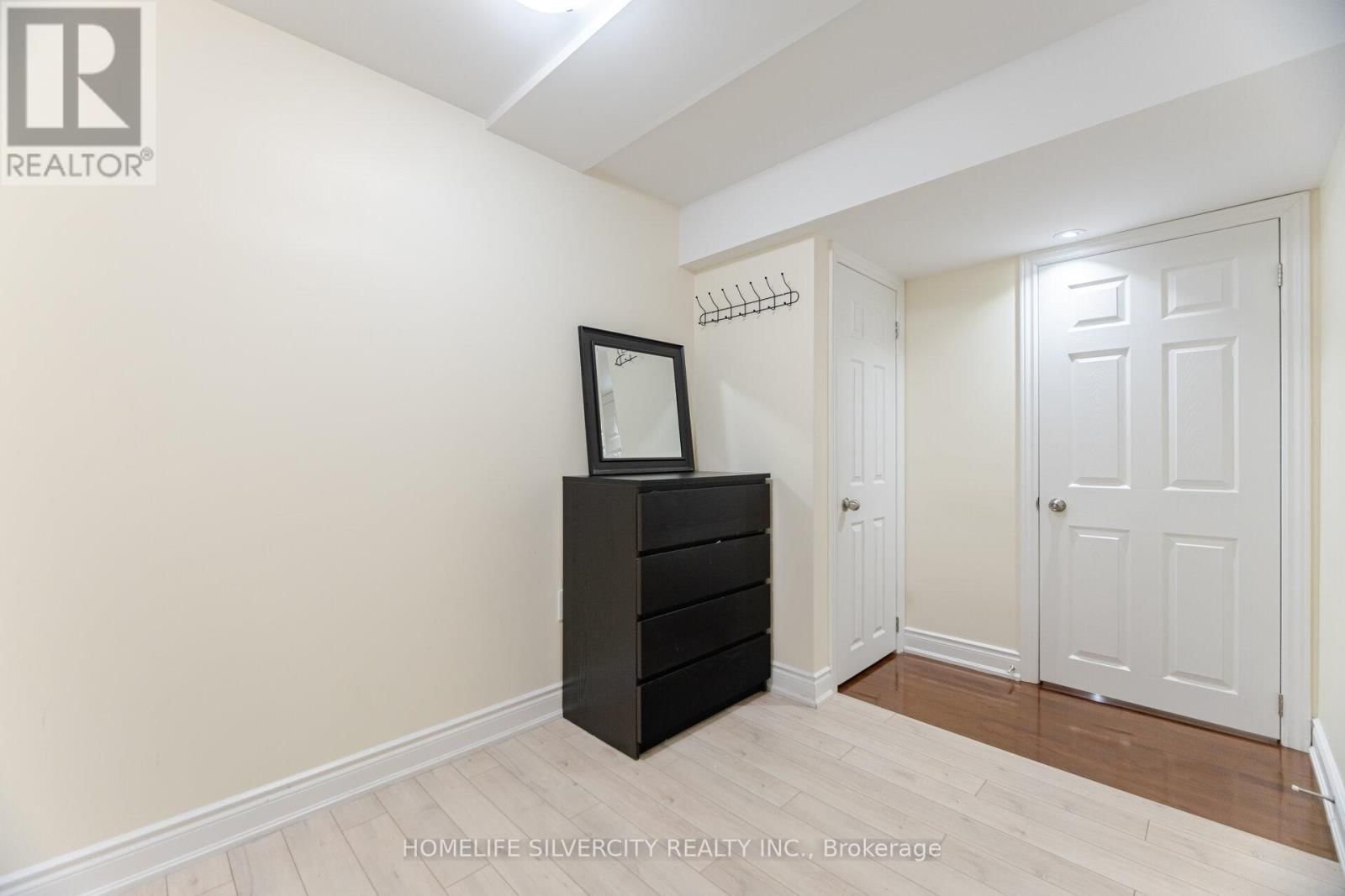 80 SCOTCHMERE CRESCENT Image 44