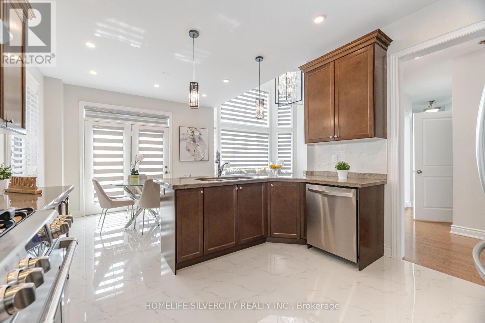 80 SCOTCHMERE CRESCENT Image 8