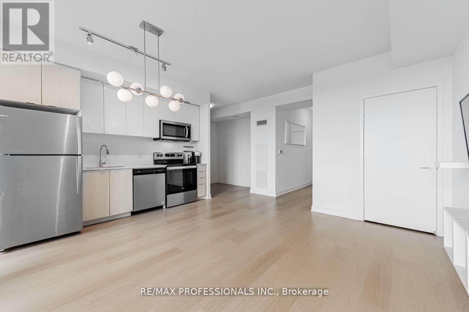 313 - 859 THE QUEENSWAY Image 15