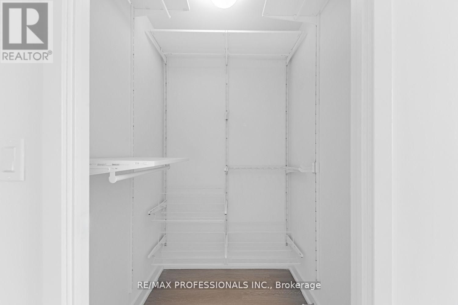 313 - 859 THE QUEENSWAY Image 16