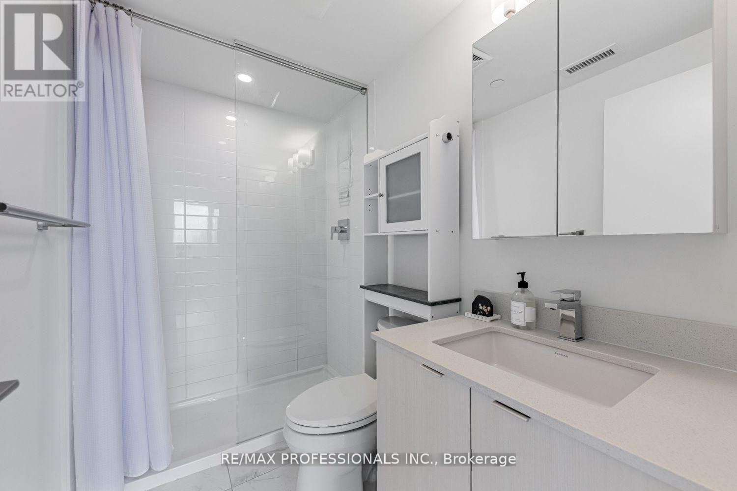 313 - 859 THE QUEENSWAY Image 19