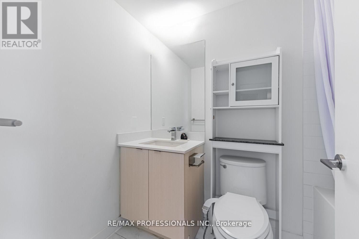 313 - 859 THE QUEENSWAY Image 23