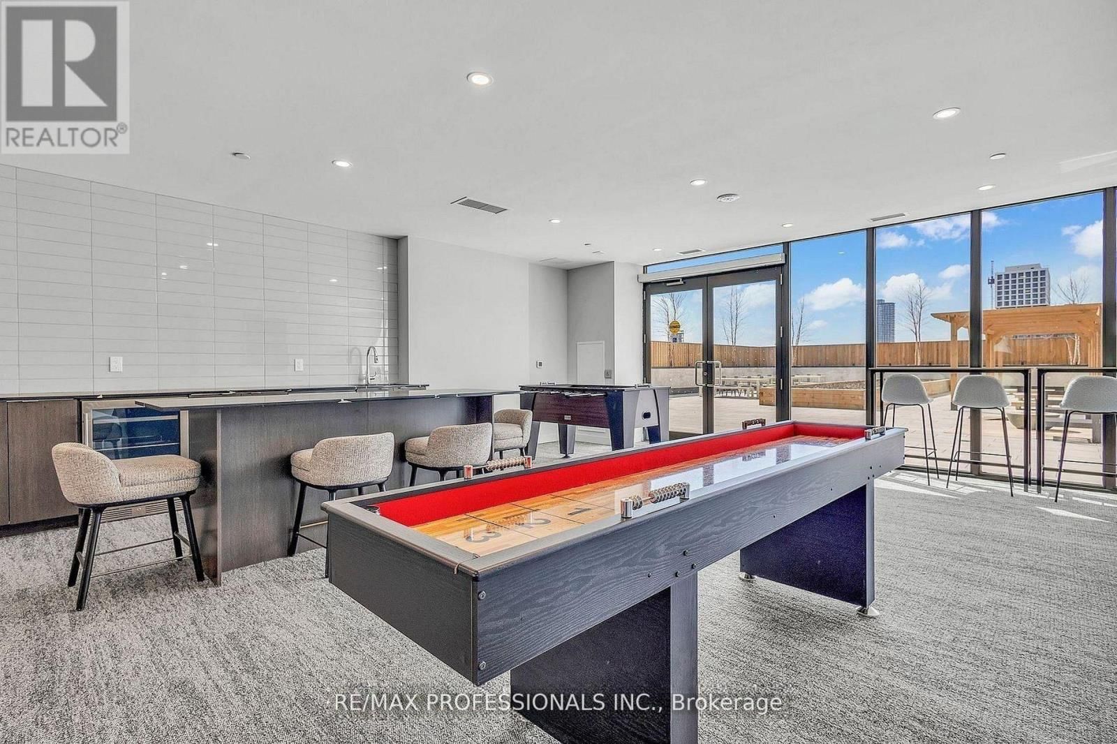 313 - 859 THE QUEENSWAY Image 26