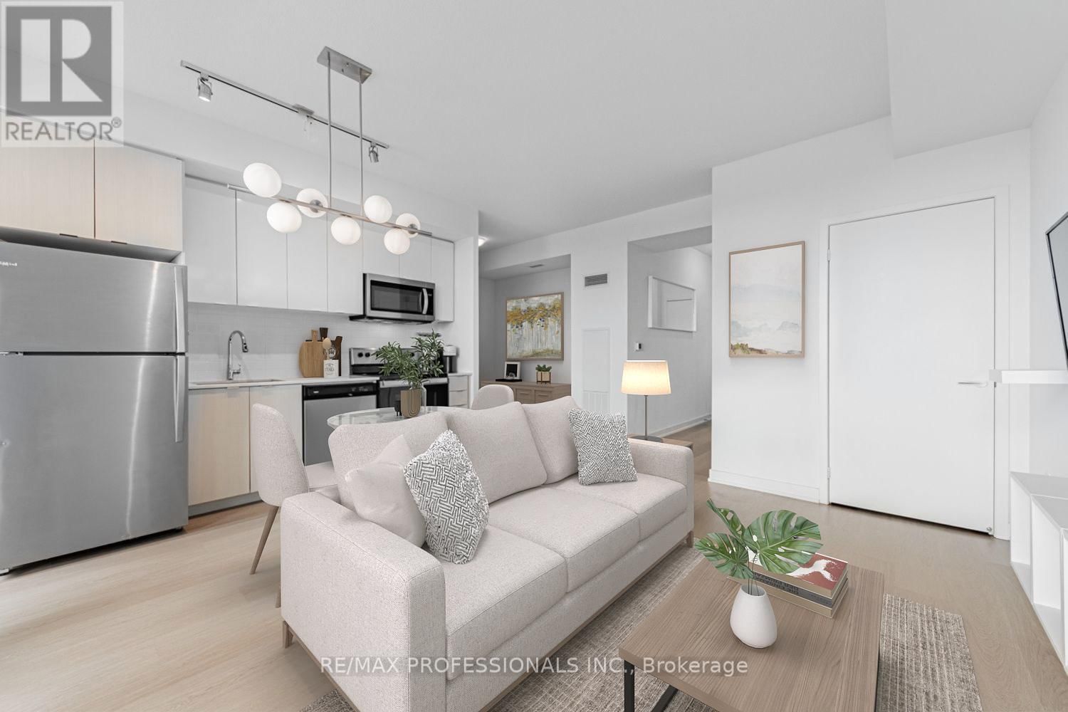 313 - 859 THE QUEENSWAY Image 6