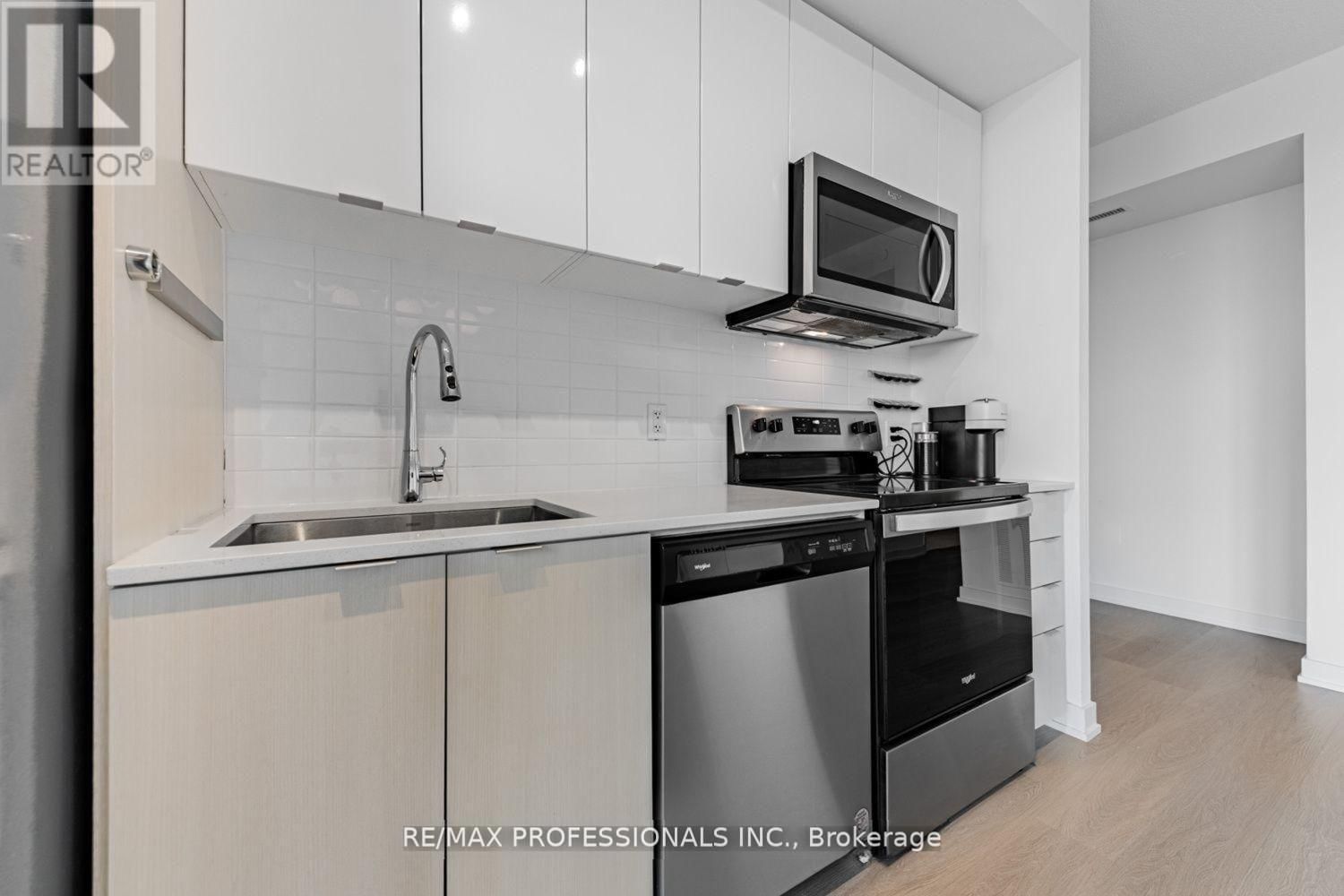 313 - 859 THE QUEENSWAY Image 7