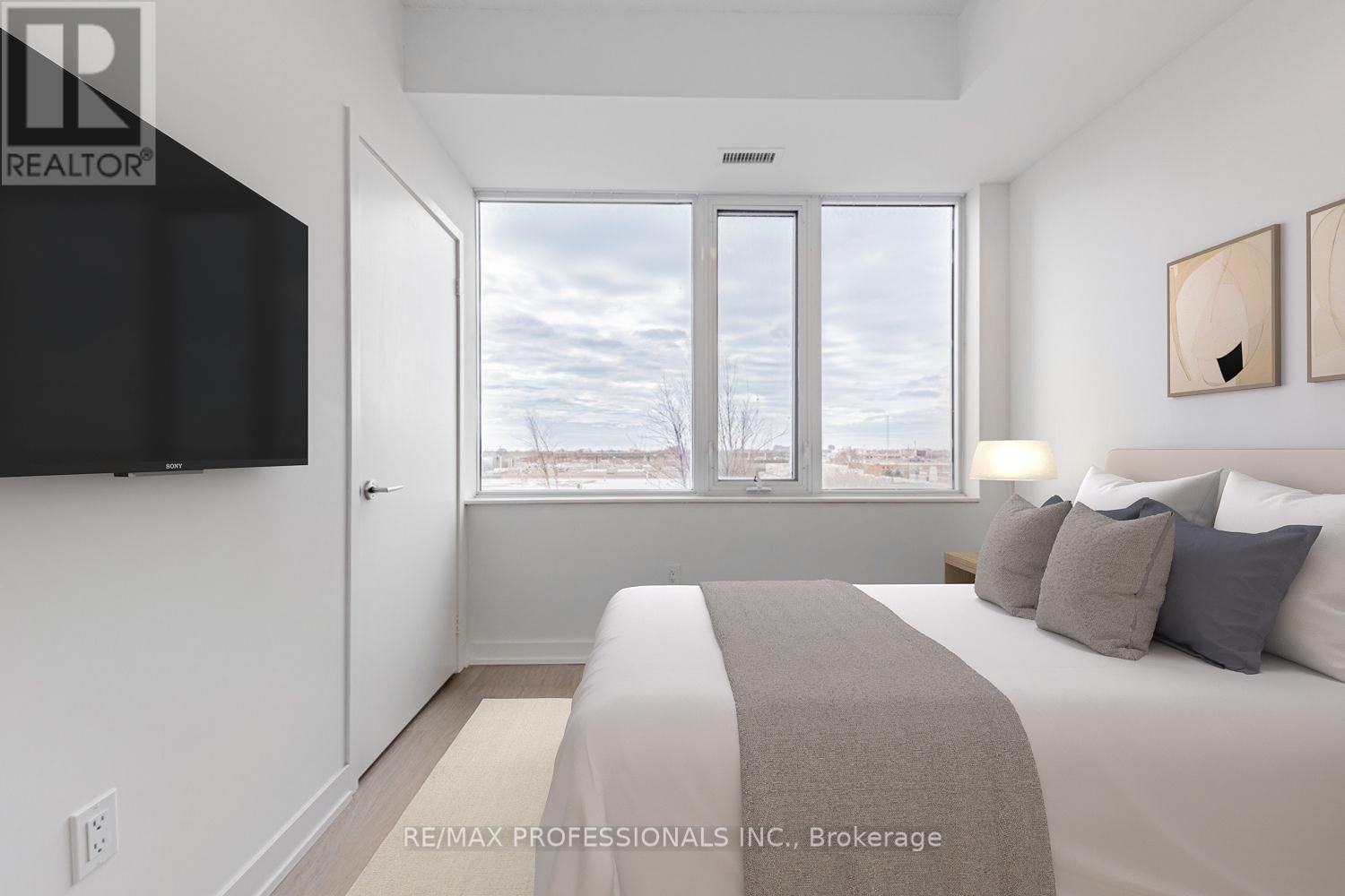 313 - 859 THE QUEENSWAY Image 8