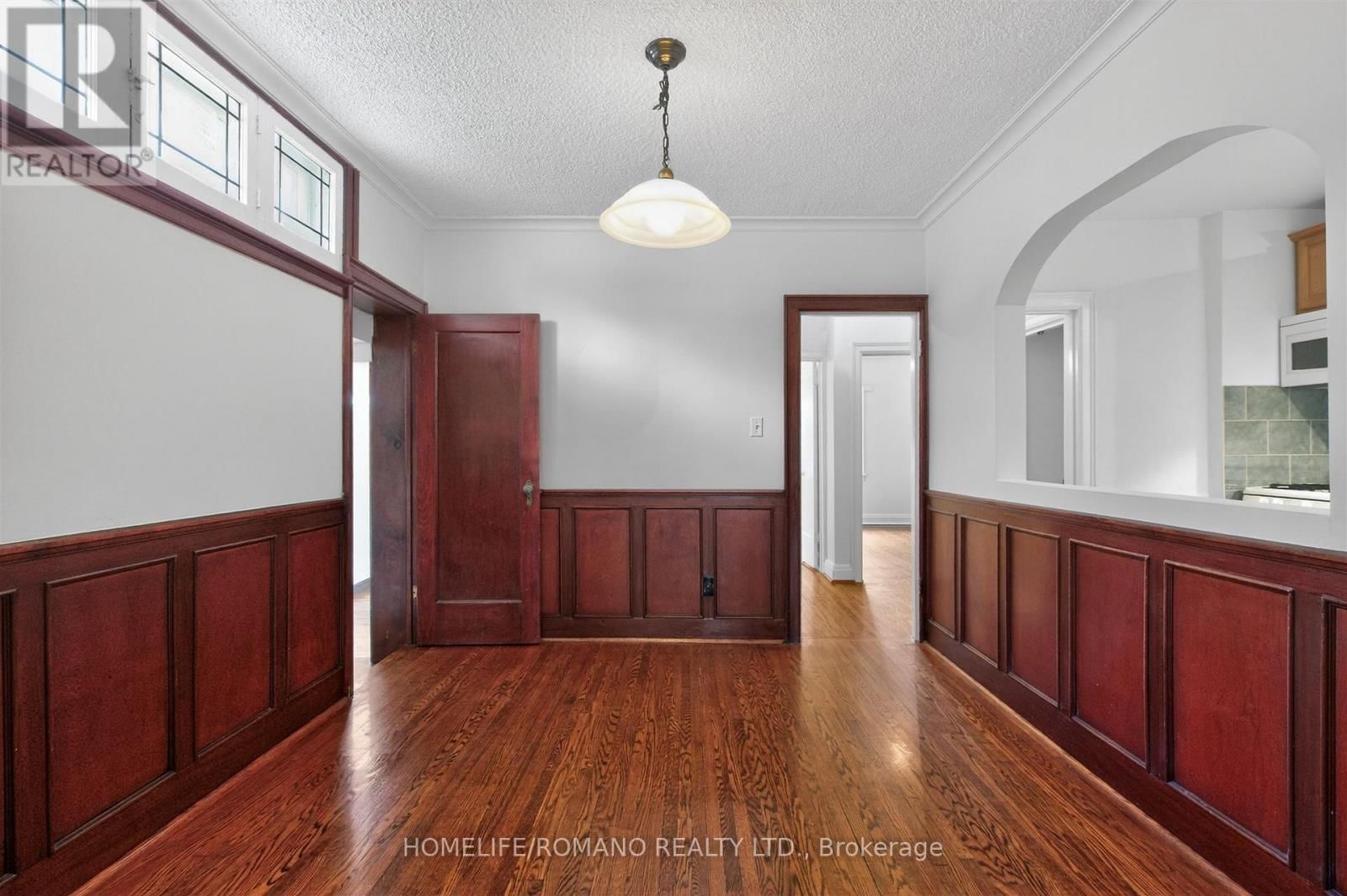 9 LITTLE AVENUE Image 10