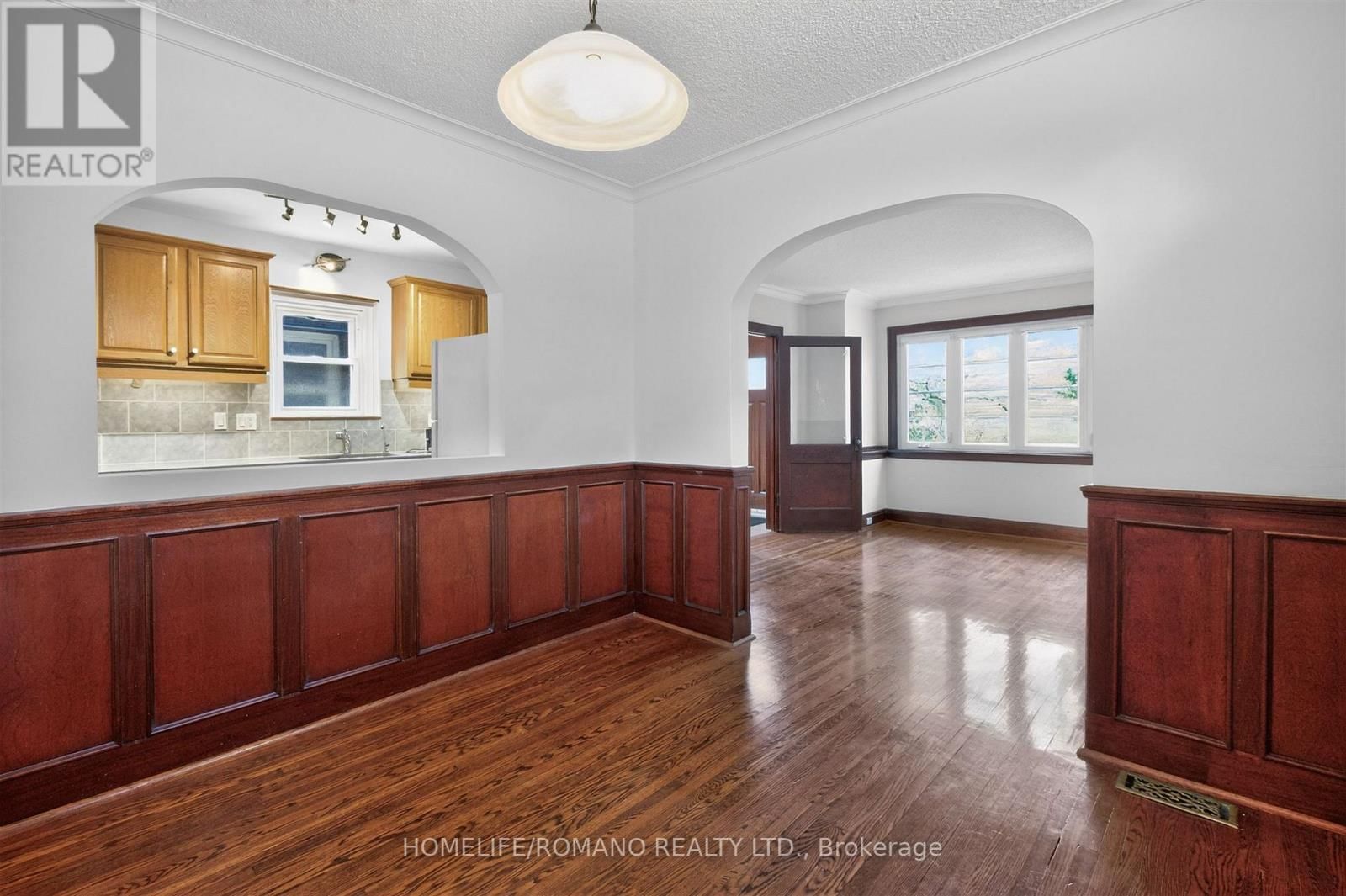 9 LITTLE AVENUE Image 13