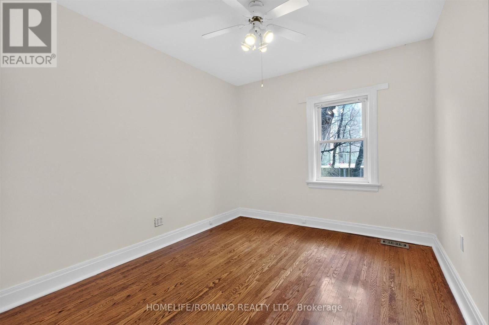 9 LITTLE AVENUE Image 21