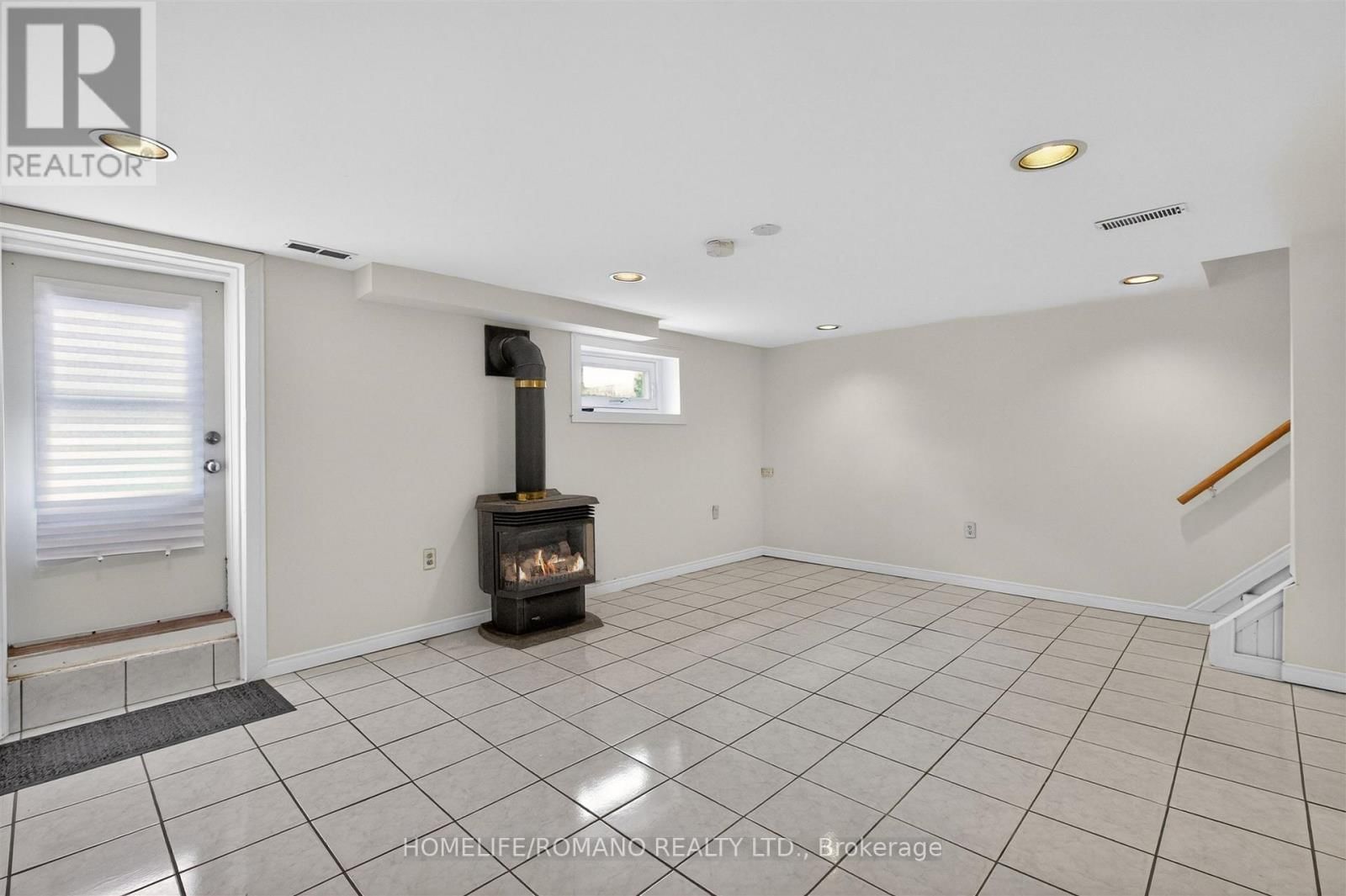 9 LITTLE AVENUE Image 28