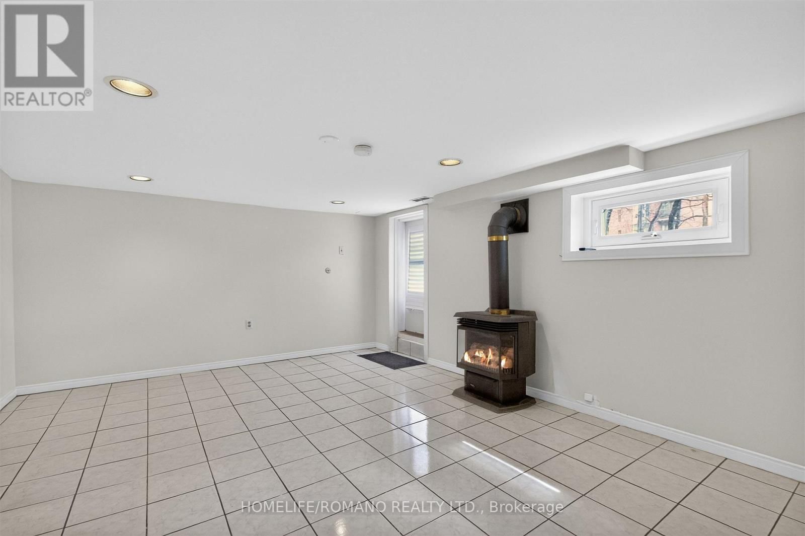 9 LITTLE AVENUE Image 29