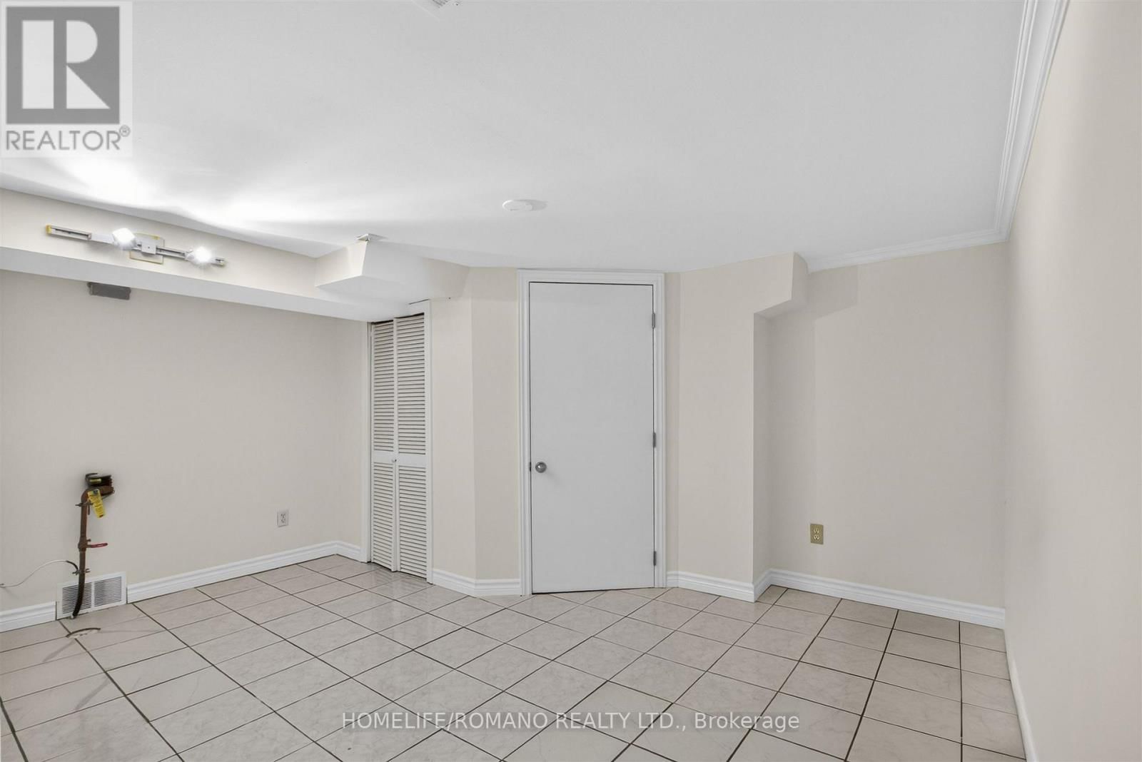 9 LITTLE AVENUE Image 32