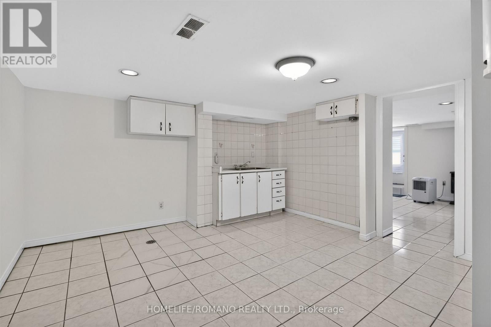 9 LITTLE AVENUE Image 34