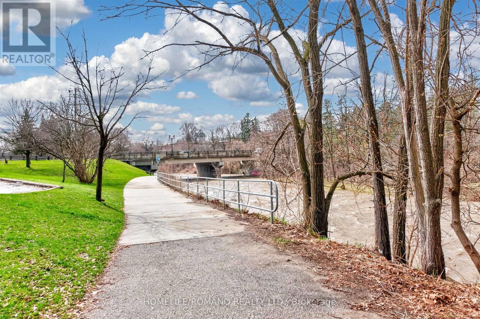 9 LITTLE AVENUE Image 41