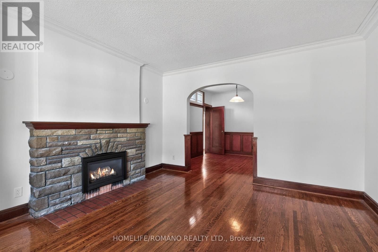 9 LITTLE AVENUE Image 7