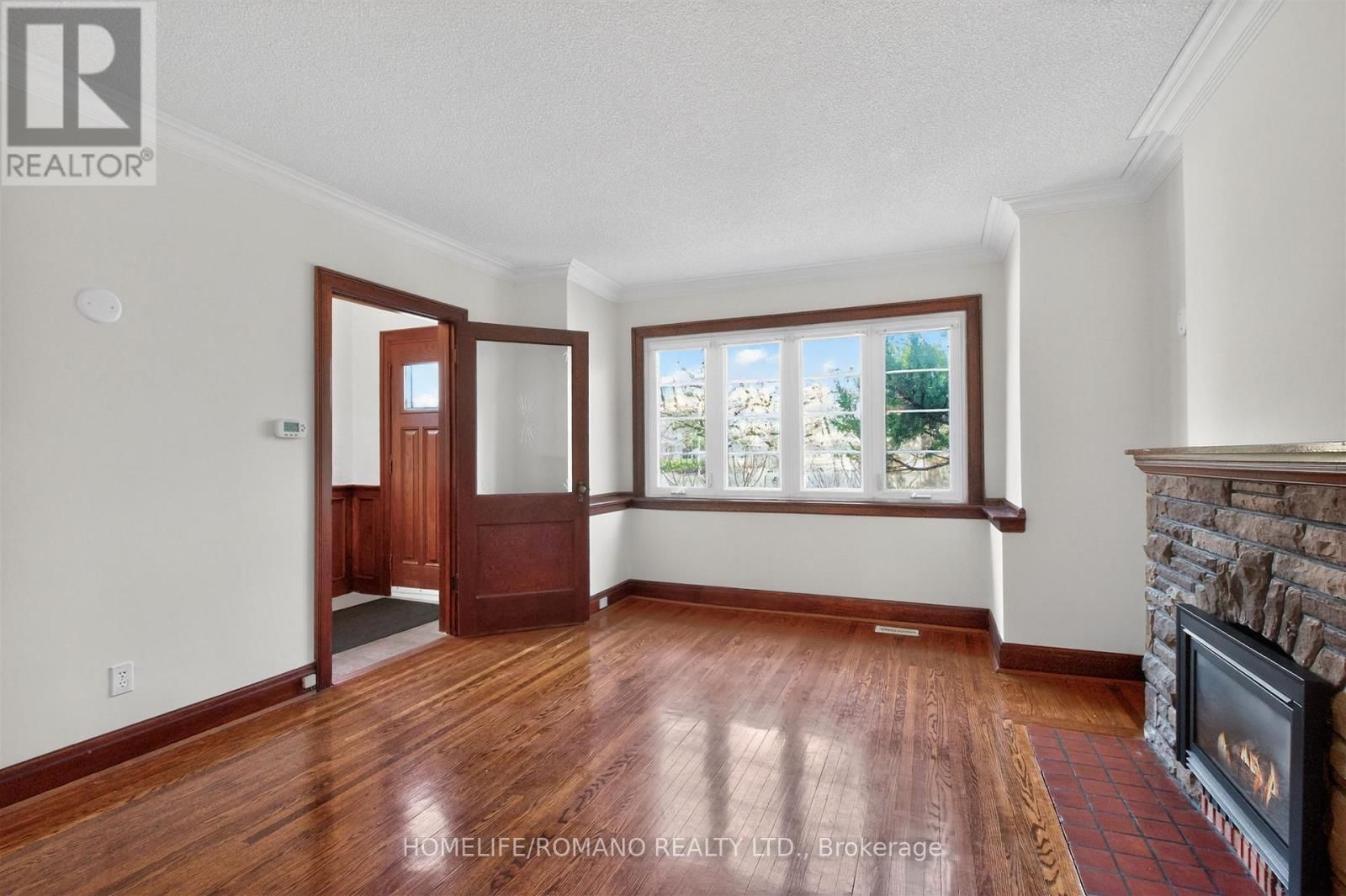 9 LITTLE AVENUE Image 8