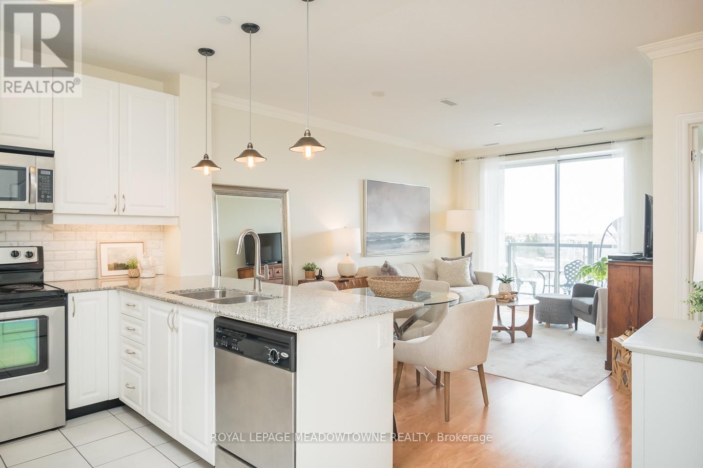 609 - 383 MAIN STREET EAST Image 2