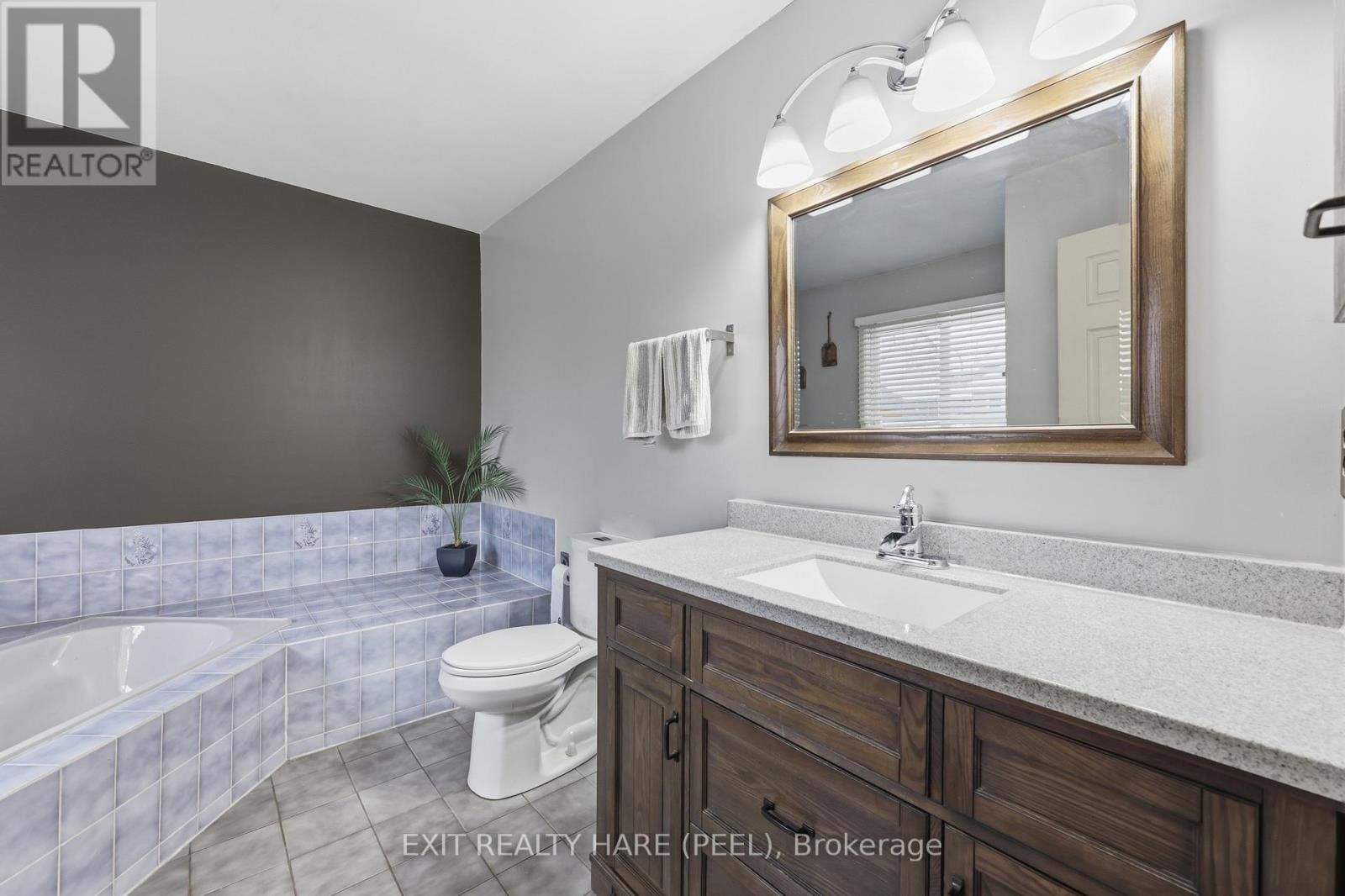 77 LORD SIMCOE DRIVE Image 12