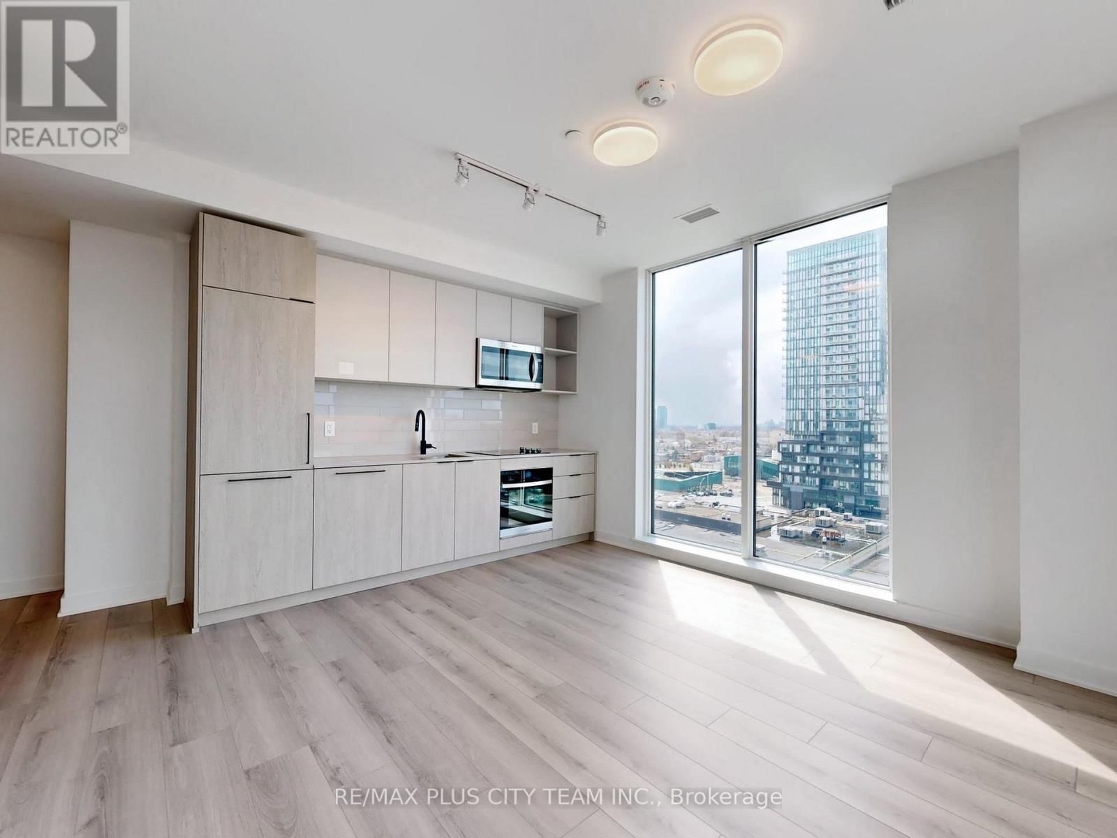 714 - 1185 DUPONT STREET Image 10