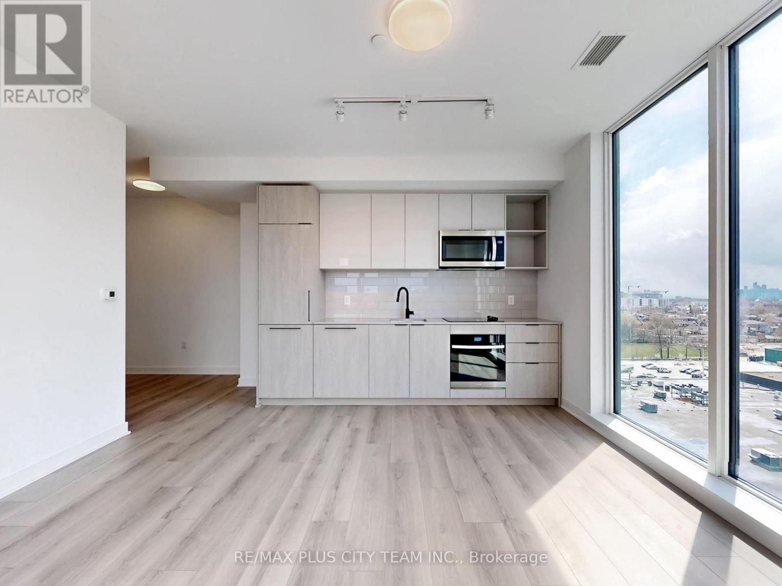 714 - 1185 DUPONT STREET Image 11