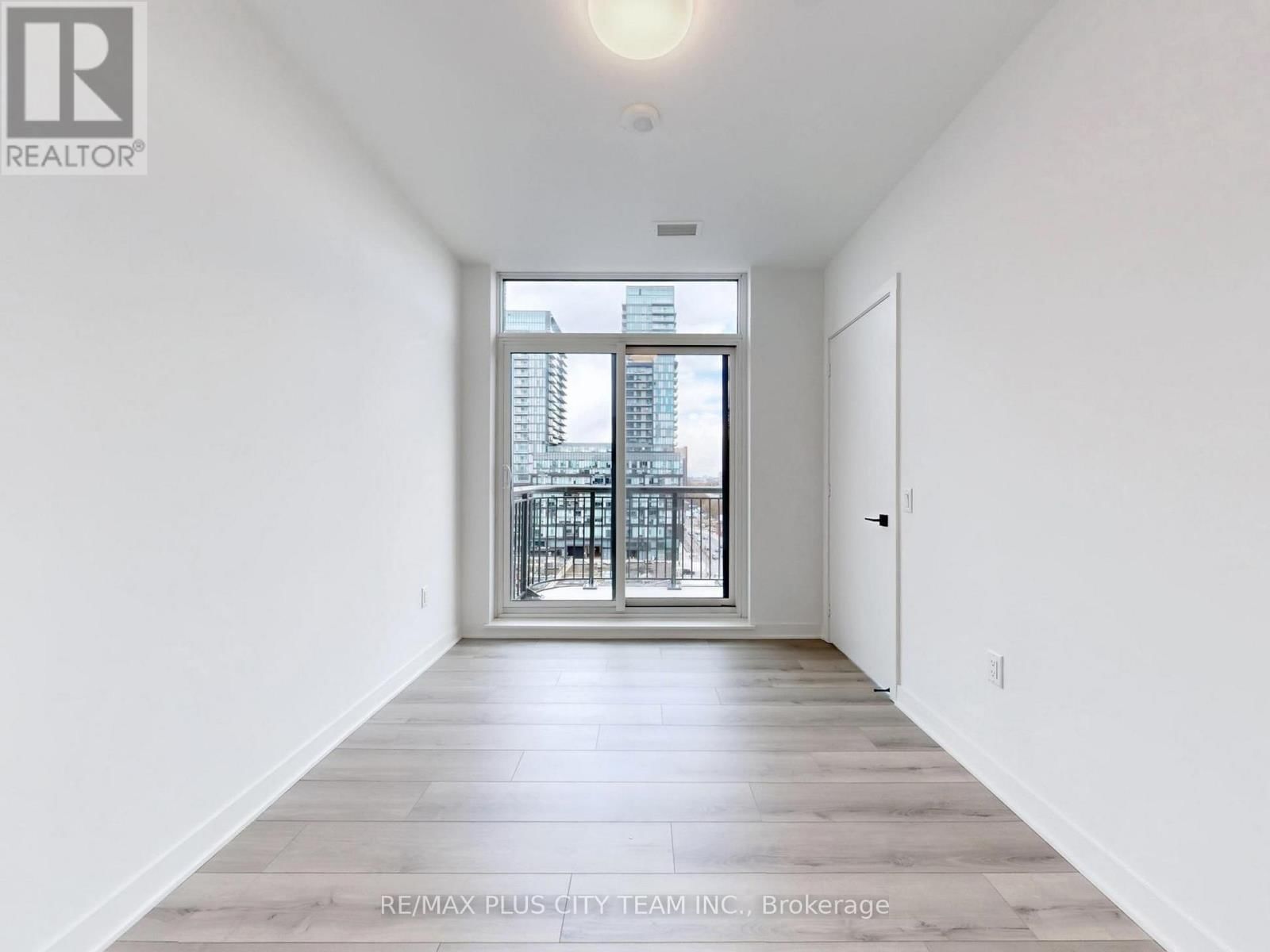 714 - 1185 DUPONT STREET Image 15