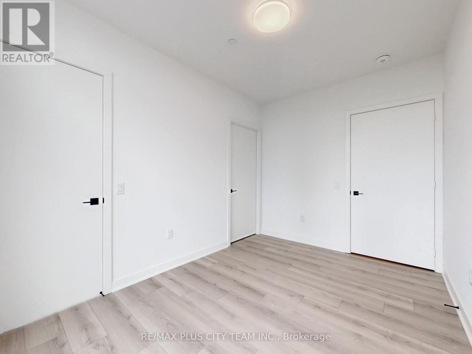 714 - 1185 DUPONT STREET Image 17