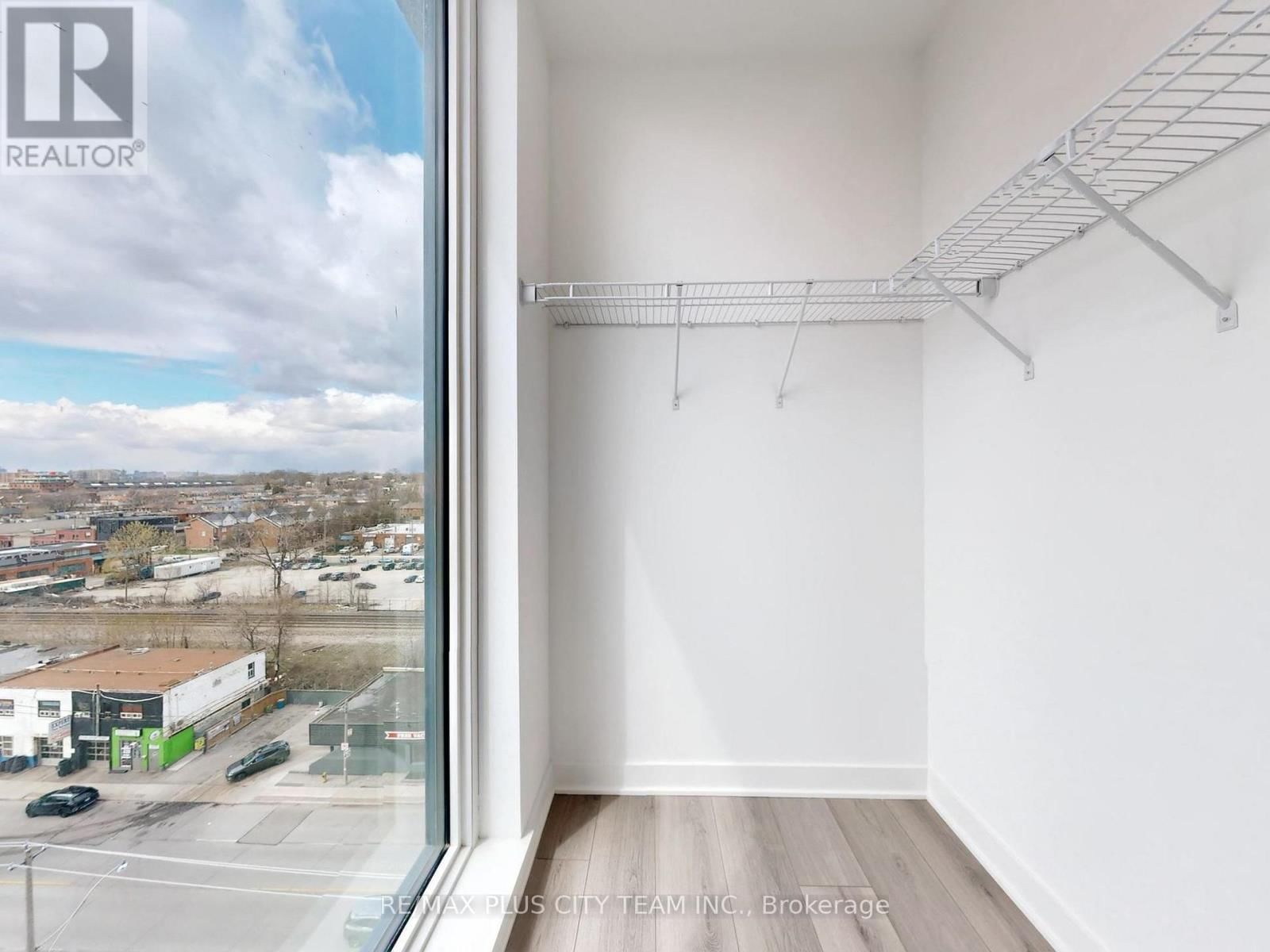 714 - 1185 DUPONT STREET Image 18