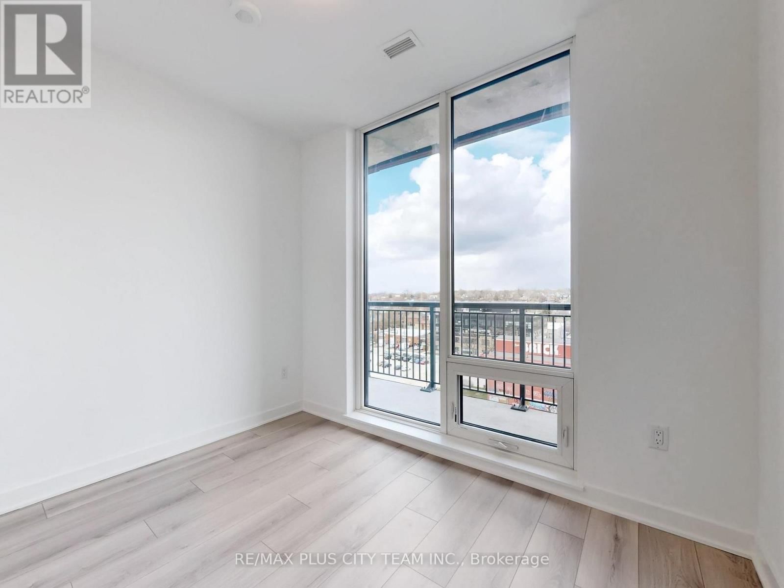 714 - 1185 DUPONT STREET Image 20