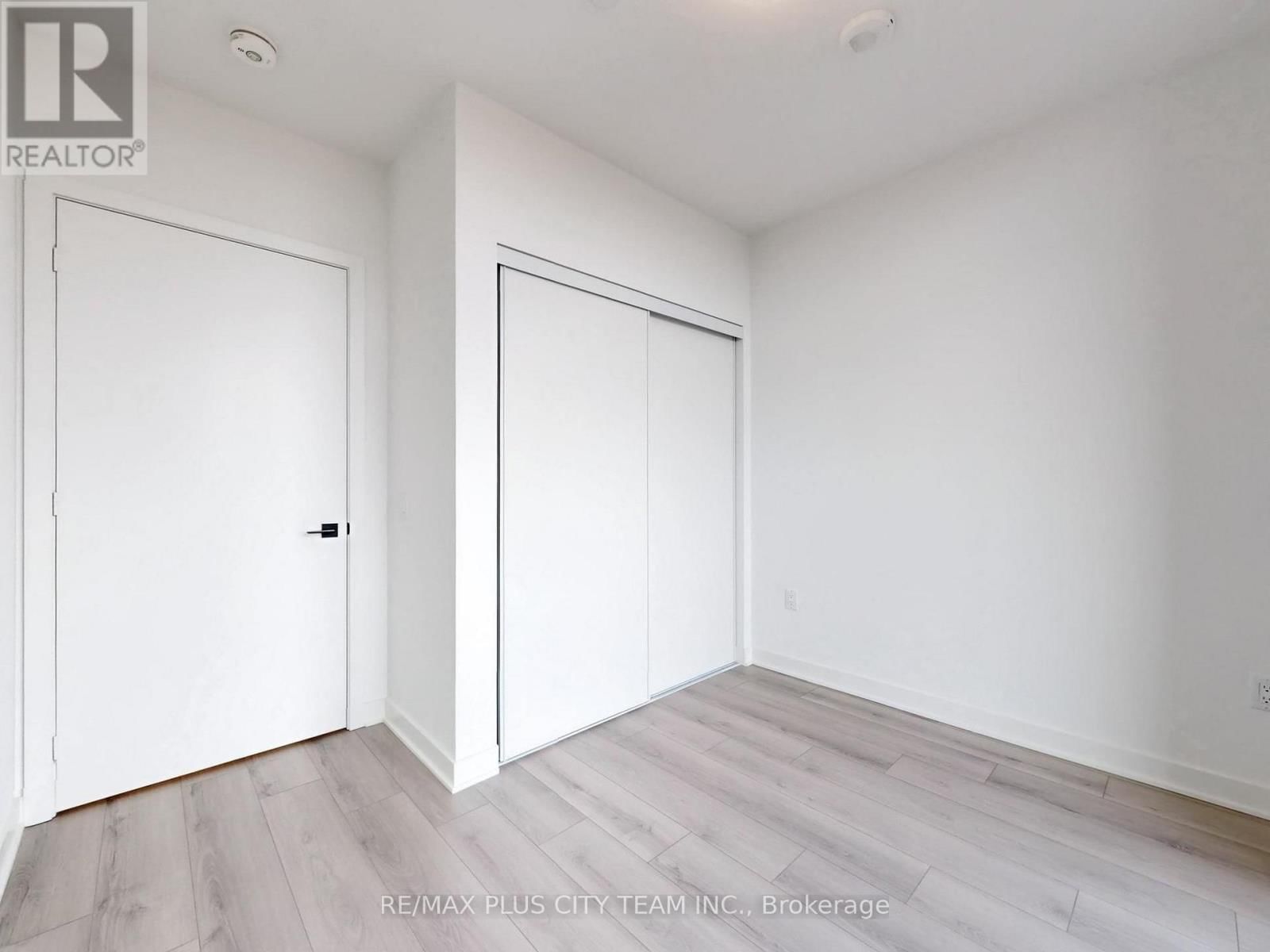 714 - 1185 DUPONT STREET Image 22