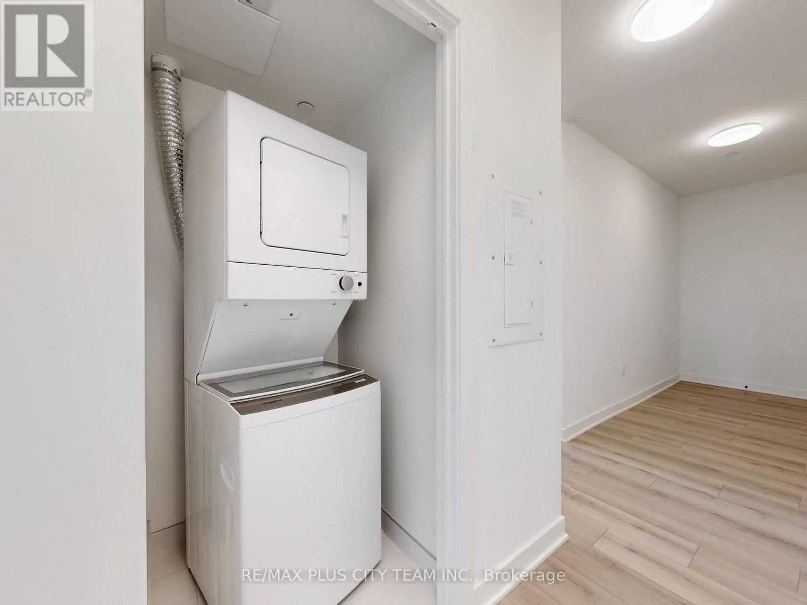 714 - 1185 DUPONT STREET Image 24