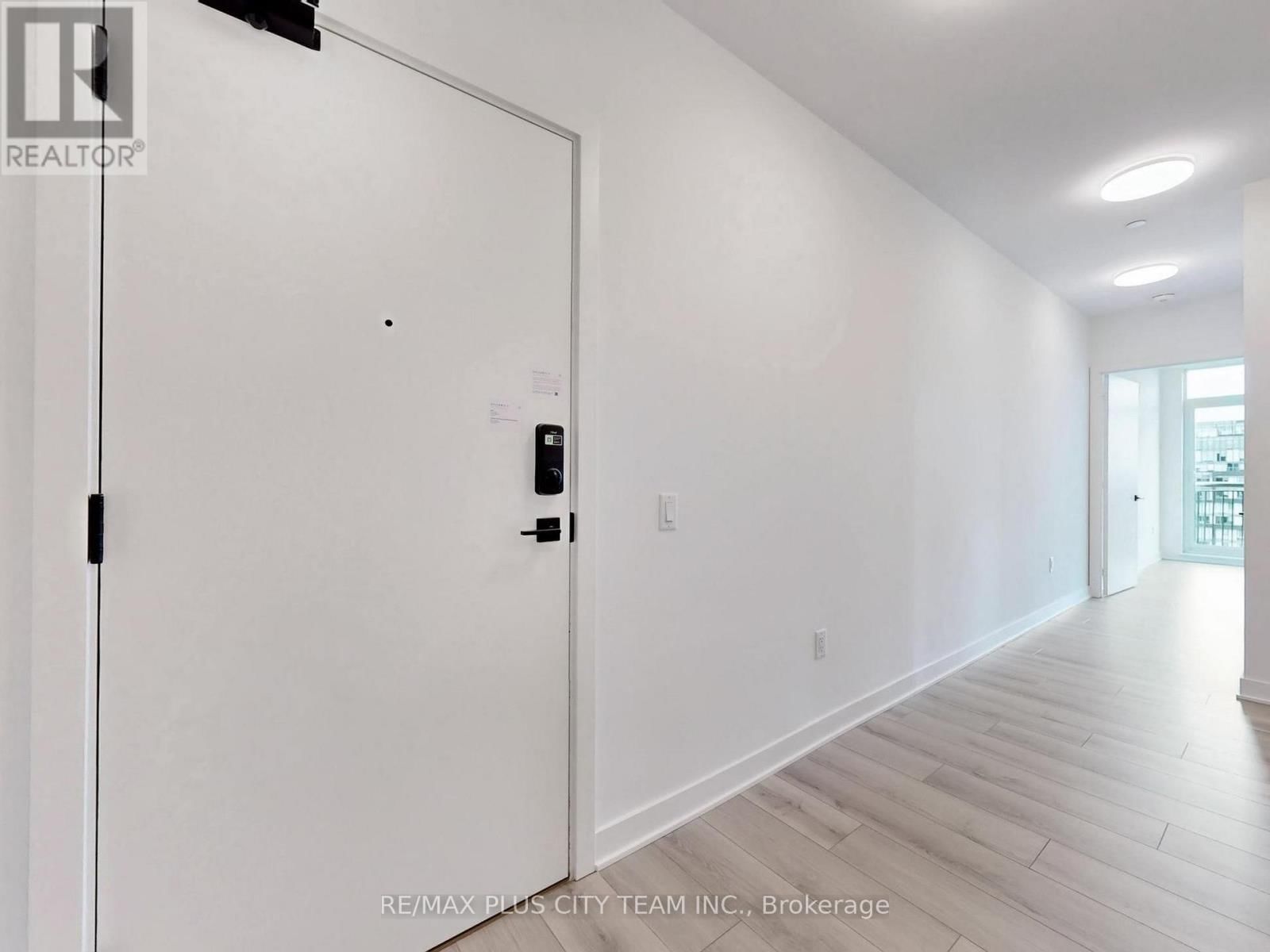 714 - 1185 DUPONT STREET Image 25