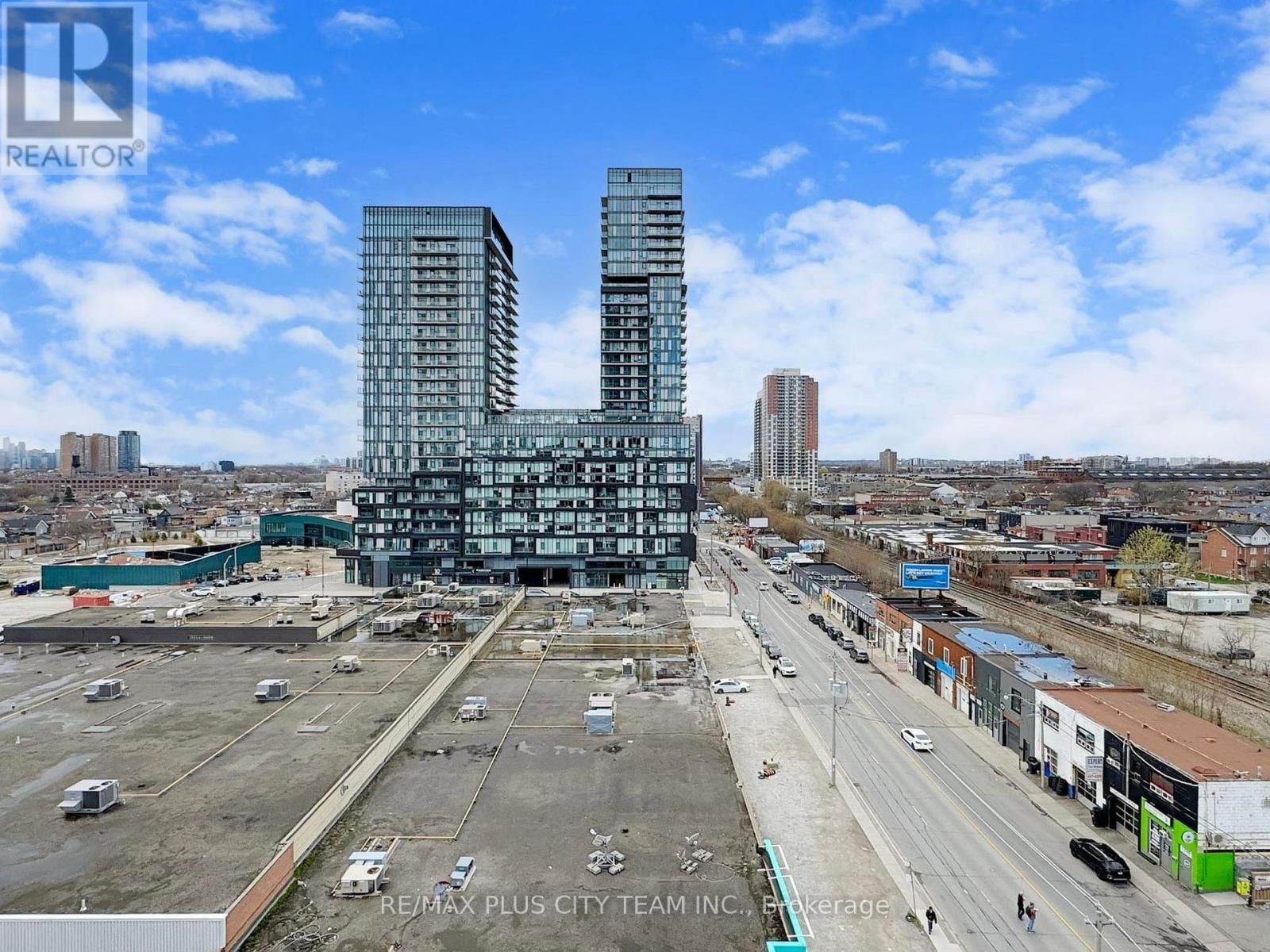 714 - 1185 DUPONT STREET Image 28