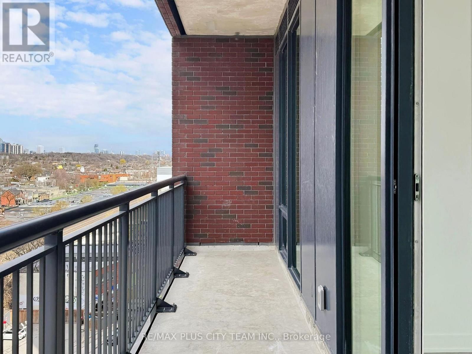 714 - 1185 DUPONT STREET Image 29