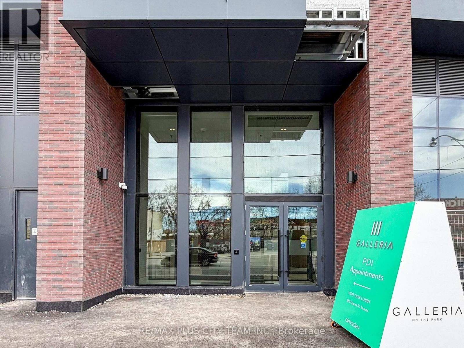 714 - 1185 DUPONT STREET Image 3