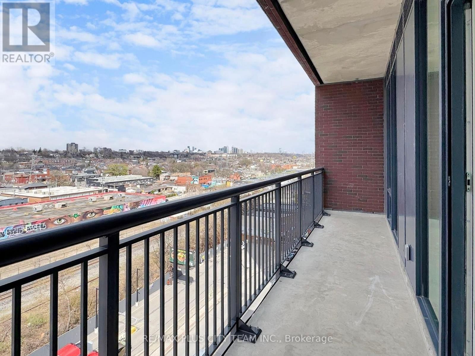 714 - 1185 DUPONT STREET Image 31